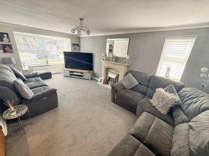 Islay Close Stanney Oaks